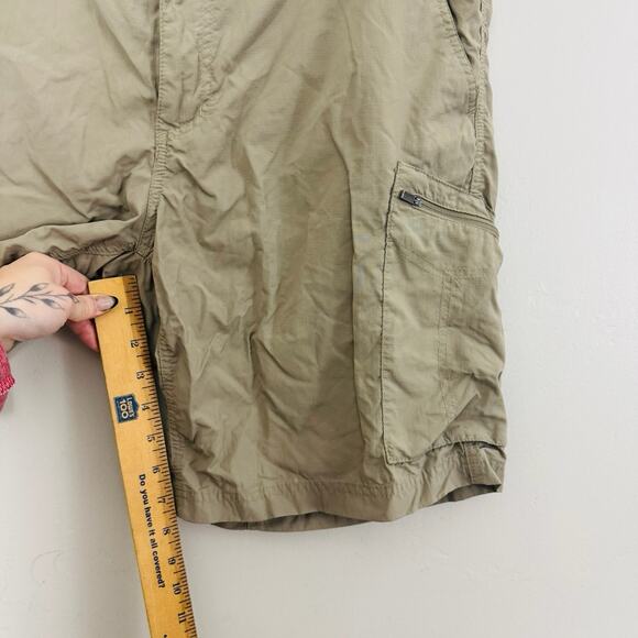 Columbia Khaki Cargo Shorts Omni Shade Sun Protection Men’s Size 36 - Picture 4 of 8